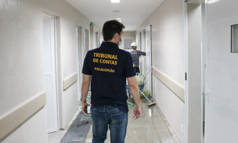 FISCALIZANDO OBRAS DO GOVERNO - Fiscalização semanal do TCE constata obras quase finalizadas na ala de neurologia do HB